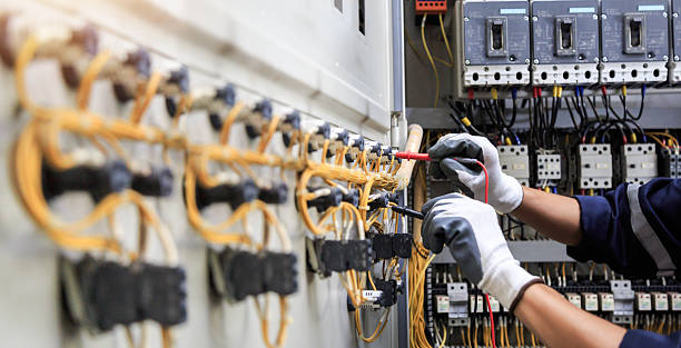 Professional Electrician technician working in Lyndhurst, VA
